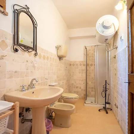 Agroturismo Le Cannucce - Il Castagneto Country Retreat *